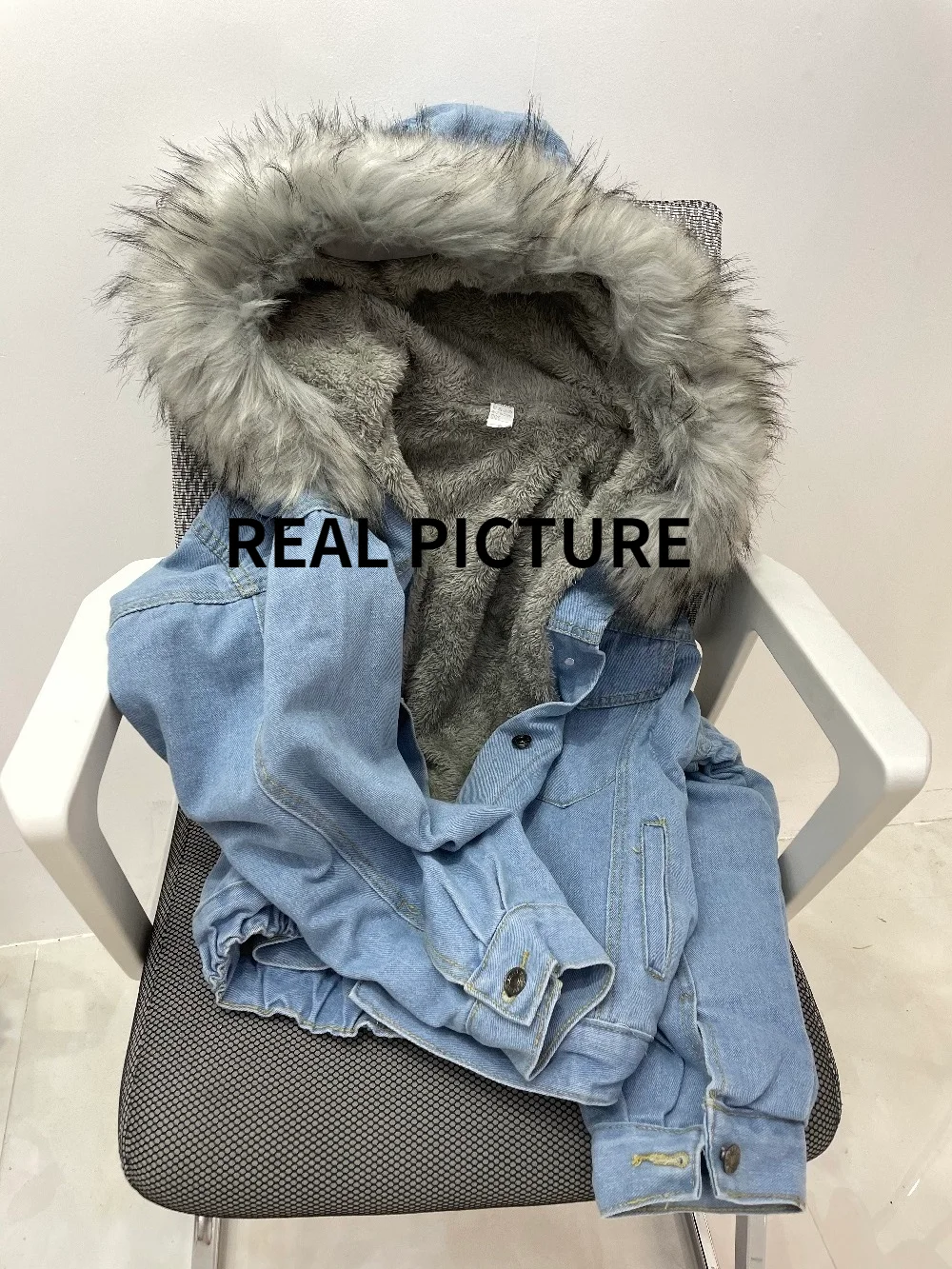2021 Big Faux Fur Collar Denim Jacket Women Winter Hooded Warm Jean Jacket Student Basic Oversized Parkas Bomber Coat Female