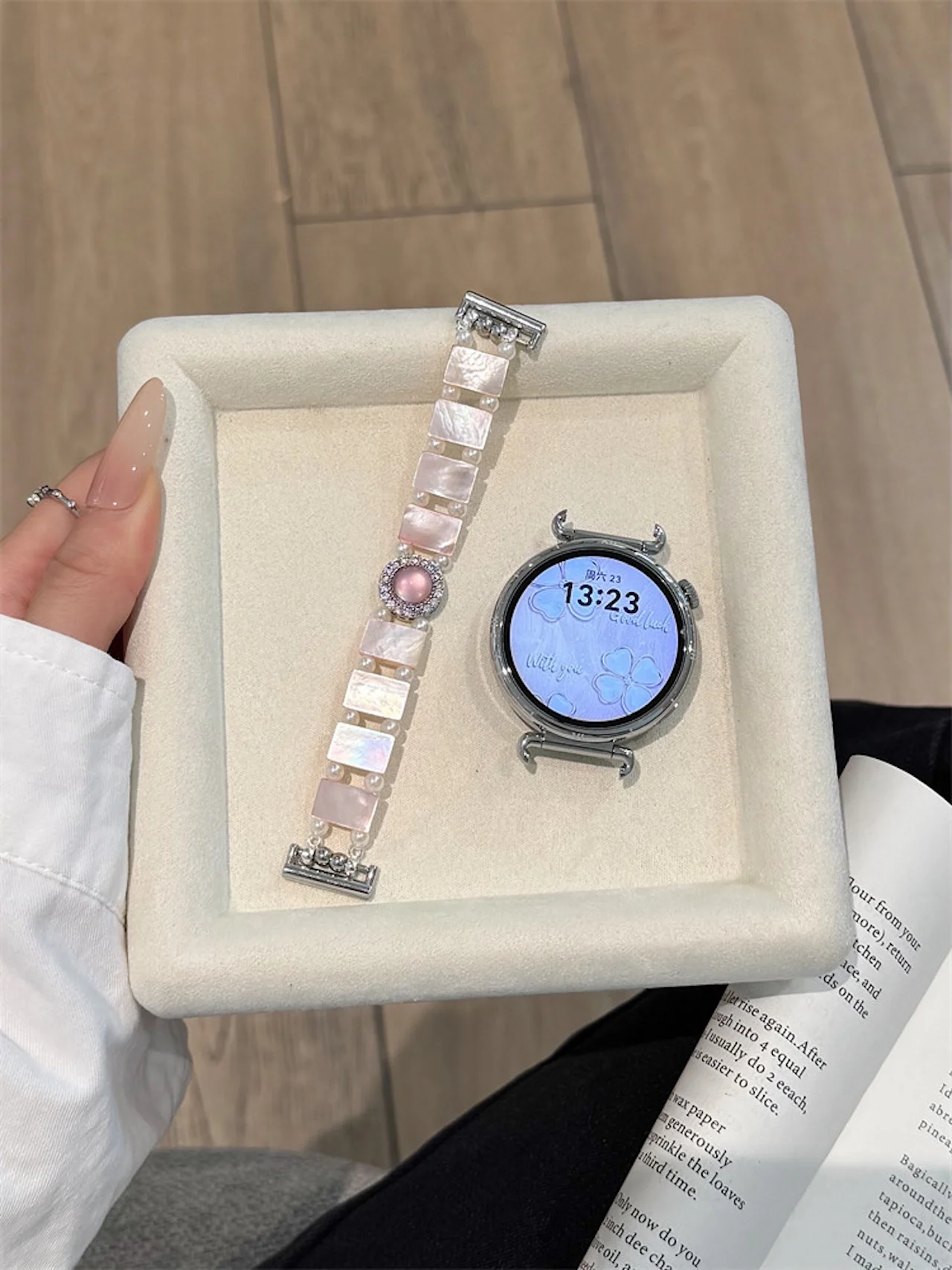 Фото Ремешок из блестящего жемчужного бисера, совместимый с Huawei Band 9, 10, 11, Fit4, 18/20/22 мм, розовый опал, мягкий аксессуар для часов с кристаллами №1