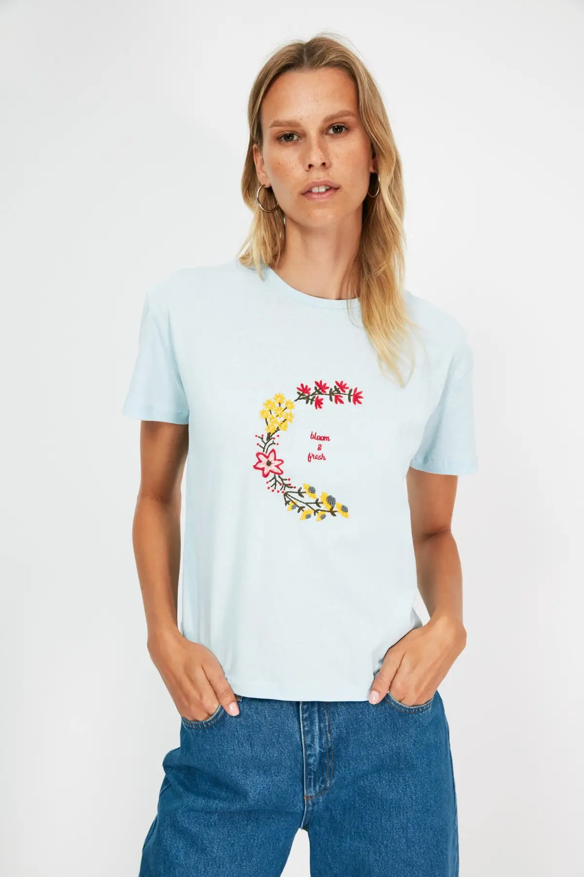 

Trendyol Embroidered Basic Knitted T-Shirt TWOSS21TS3904