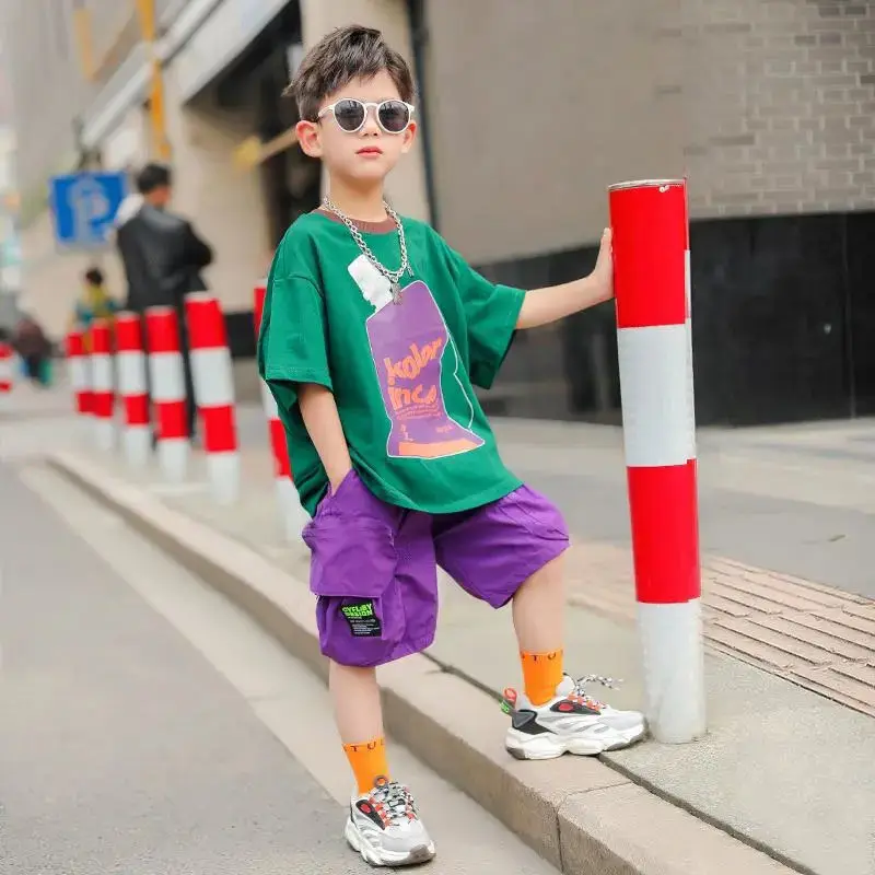 

Модный детский новый костюм 2022, милая мультяшная Одежда для мальчиков и девочек, летние хлопковые комплекты детской одежды для мальчиков, футболка + шорты