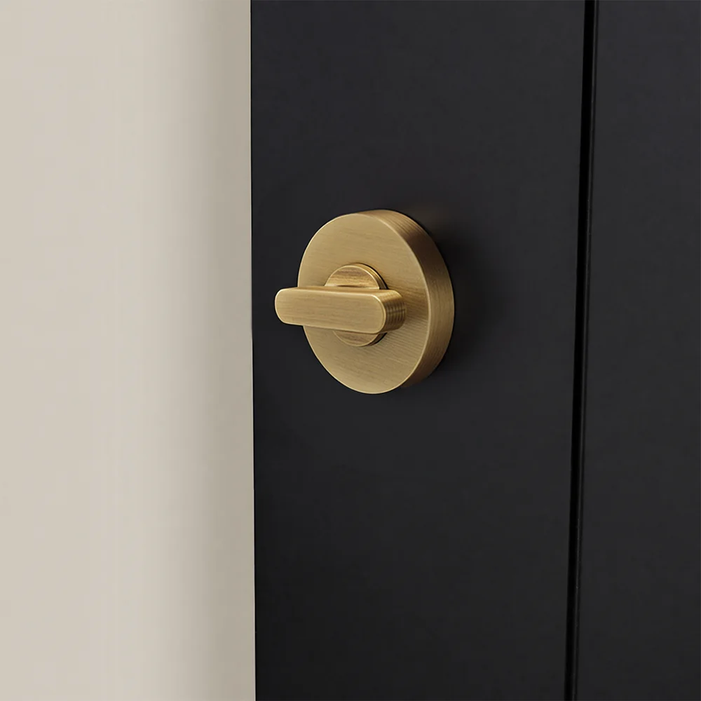 Фото DOOROOM Замок для ванной комнаты из цельной латуни, черный, с идентификационным маркером, защитой конфиденциальности, бесшумной и плавной работой, универсальный №3