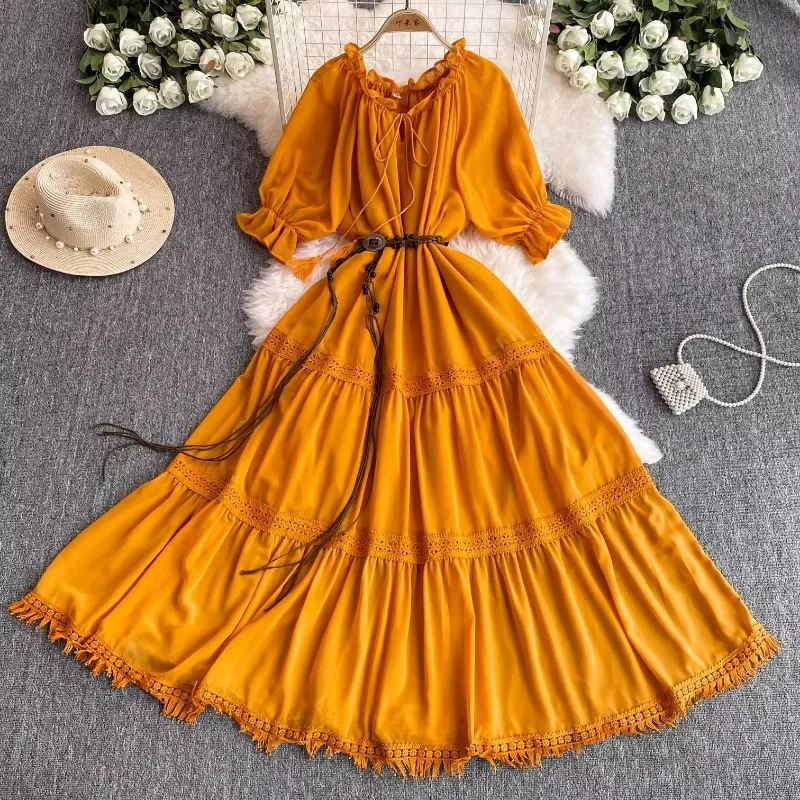 Платье-трапеция с коротким рукавом поясом на завязках