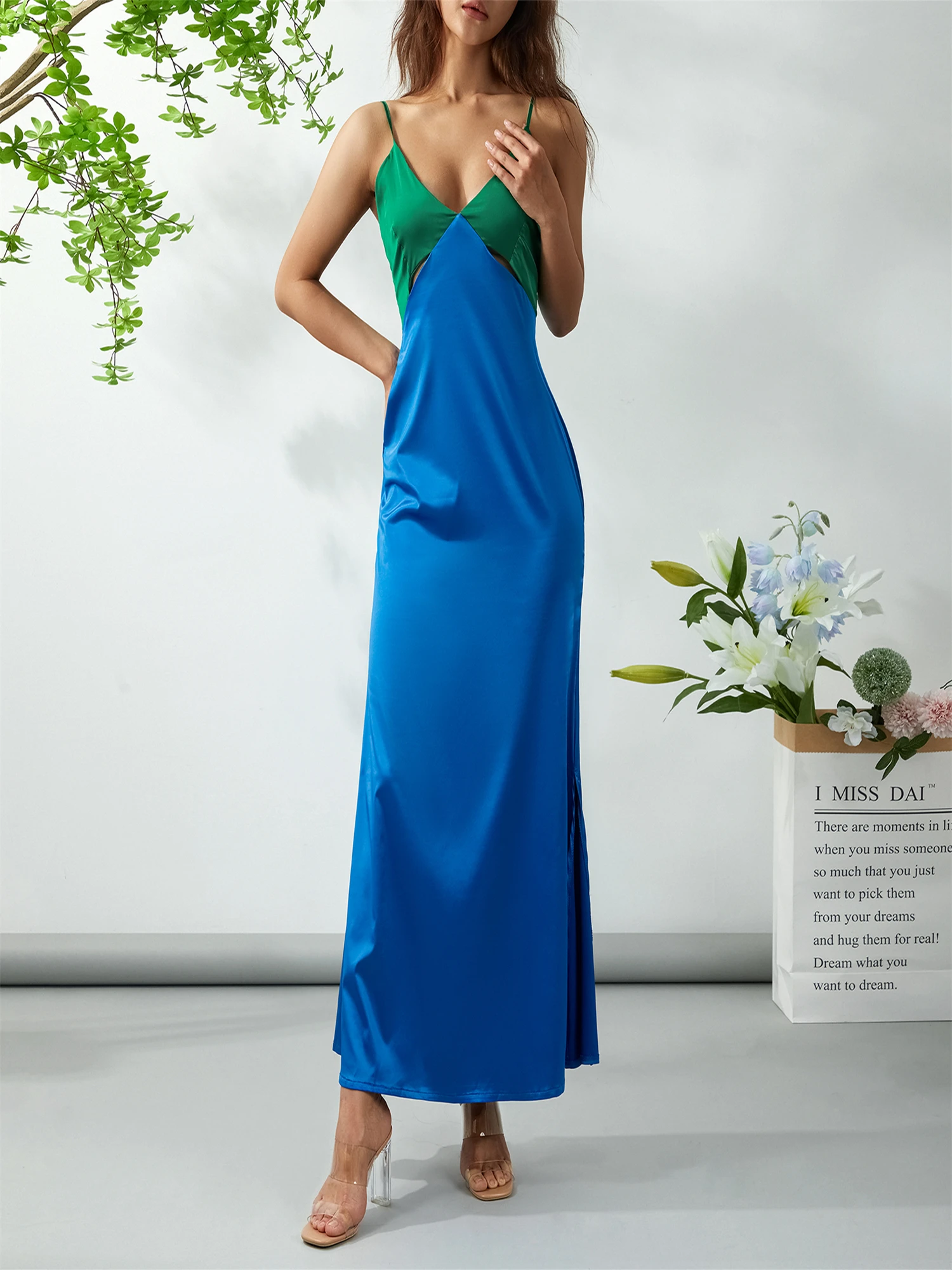 

Женское атласное платье с V-образным вырезом, длинное вечернее платье контрастных цветов без рукавов, с открытой спиной и рюшами