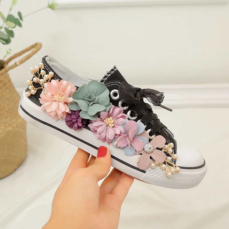 2023 Wholesale Spring and Summer Women's Canvas Shoes Small White Shoes Women's Low Top Pure Handmade Flower Casual Shoes
