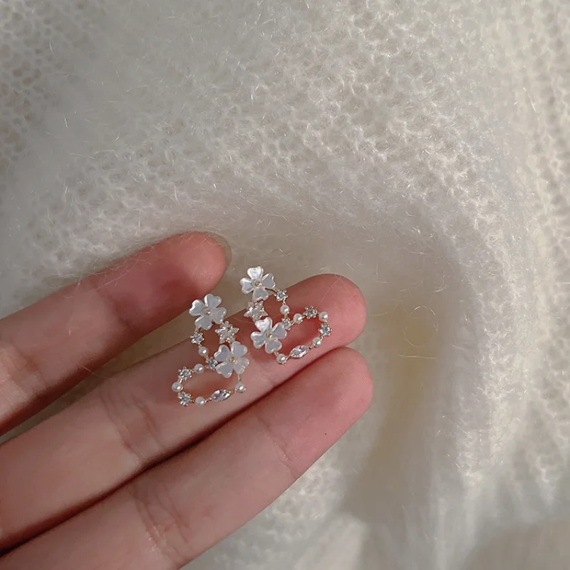 

Minar Wonderful White Color Shell CZ Zircon Flower Dangle Earrings for Women Brass Gold Hollow Love Heart Statement Earring 2022