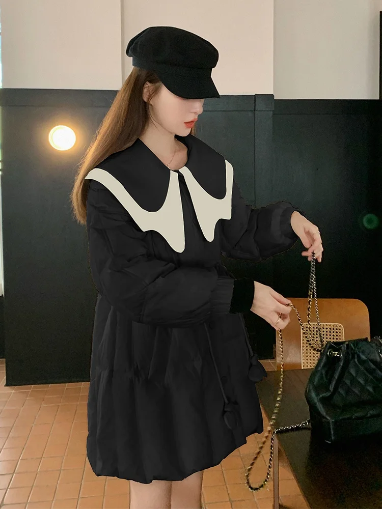 Женский пуховик средней длины новинка зимы 2024 облегающий талию маленький дизайн