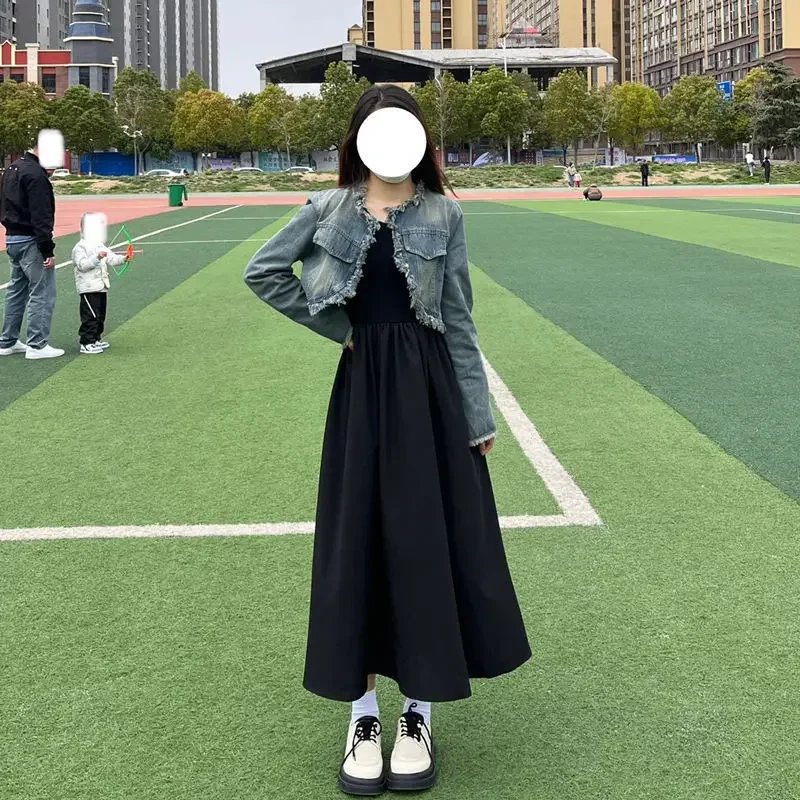 Элегантный винтажный укороченный джинсовый жакет и утягивающее платье с