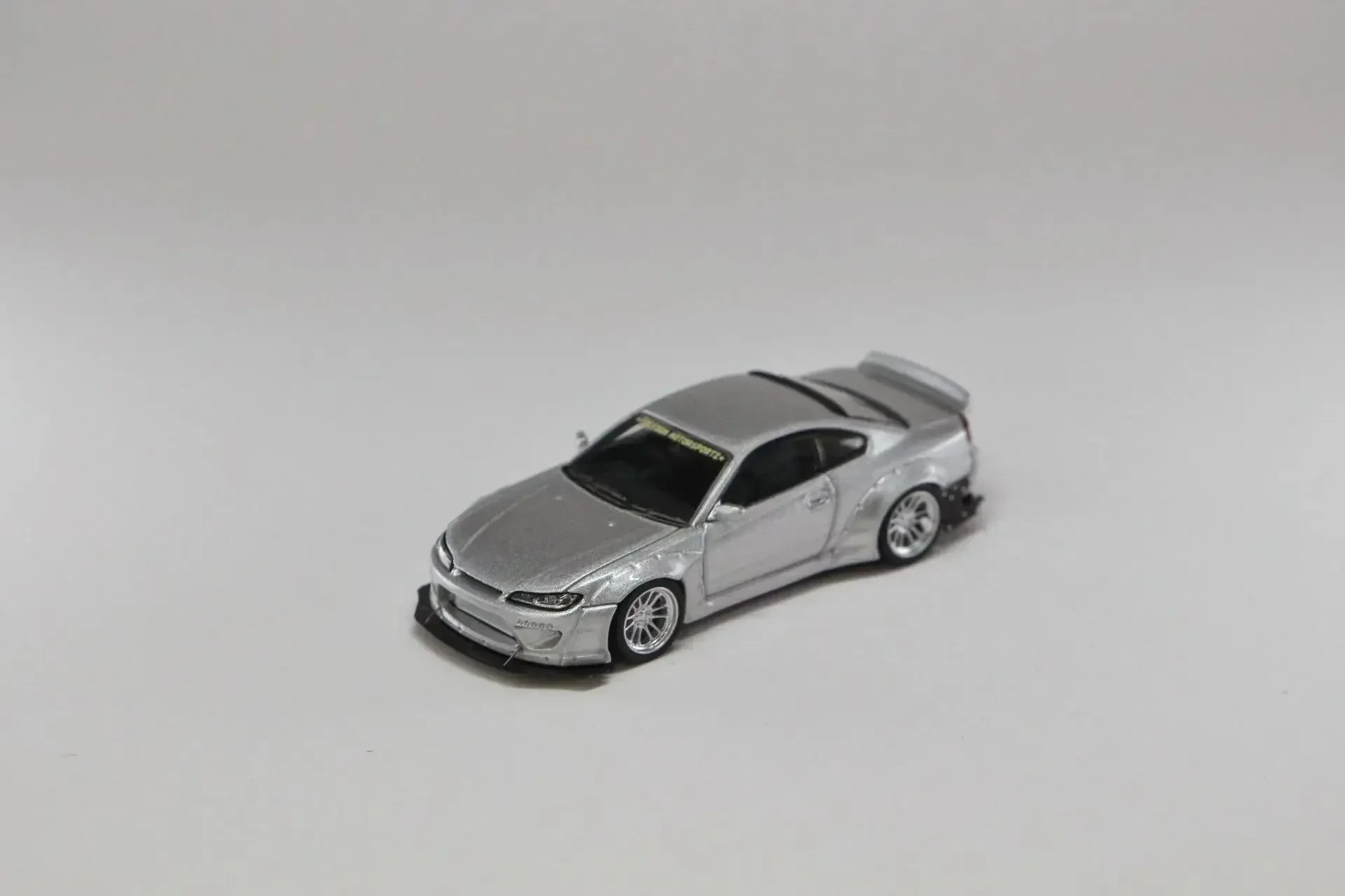 Литая под давлением модель автомобиля SW 1:64 Slivia S15 Rocket Bunny