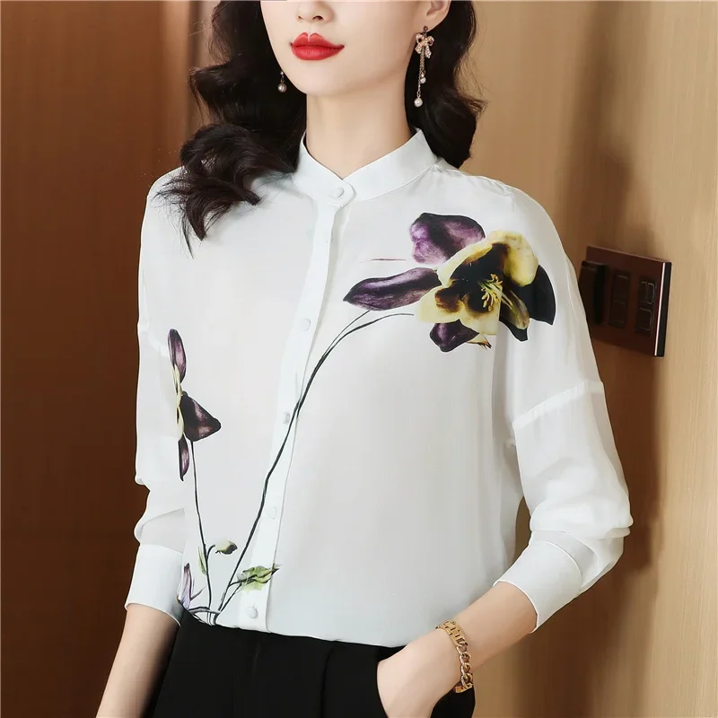 Рисунок 5 - Осенняя модная женская блузка с воротником-стойкой