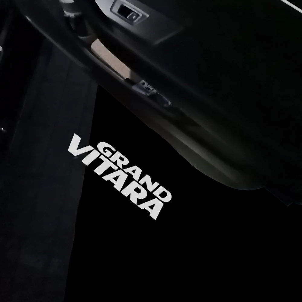 

2 шт. для Suzuki Grand Vitara LY 2015 2016 2017 2018 2019 2020 2021 2022 2023 светодиодные дверные фонари с логотипом, аксессуары для проектора