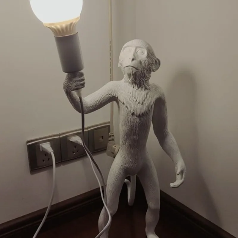 

Декоративная настенная лампа с обезьяной