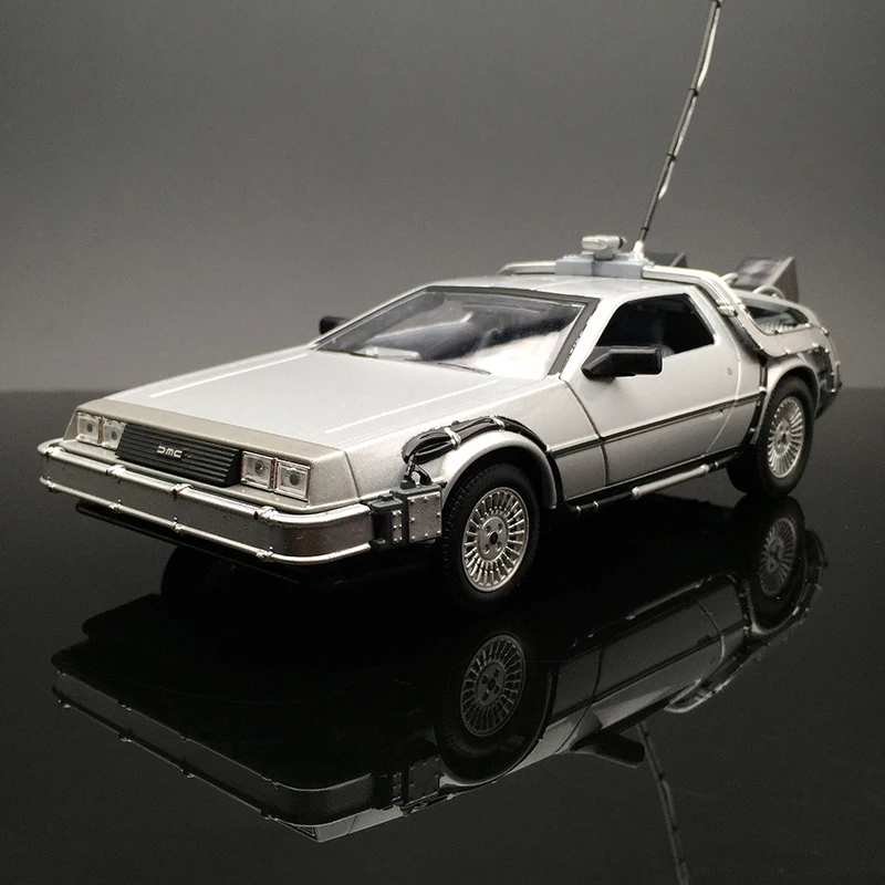 

WELLY 1:24 Delorean DMC-12 Back to the Future 1/2/3 Time Machine Repilca Car Model Metal Diecast Miniature Kid Toy for Boy