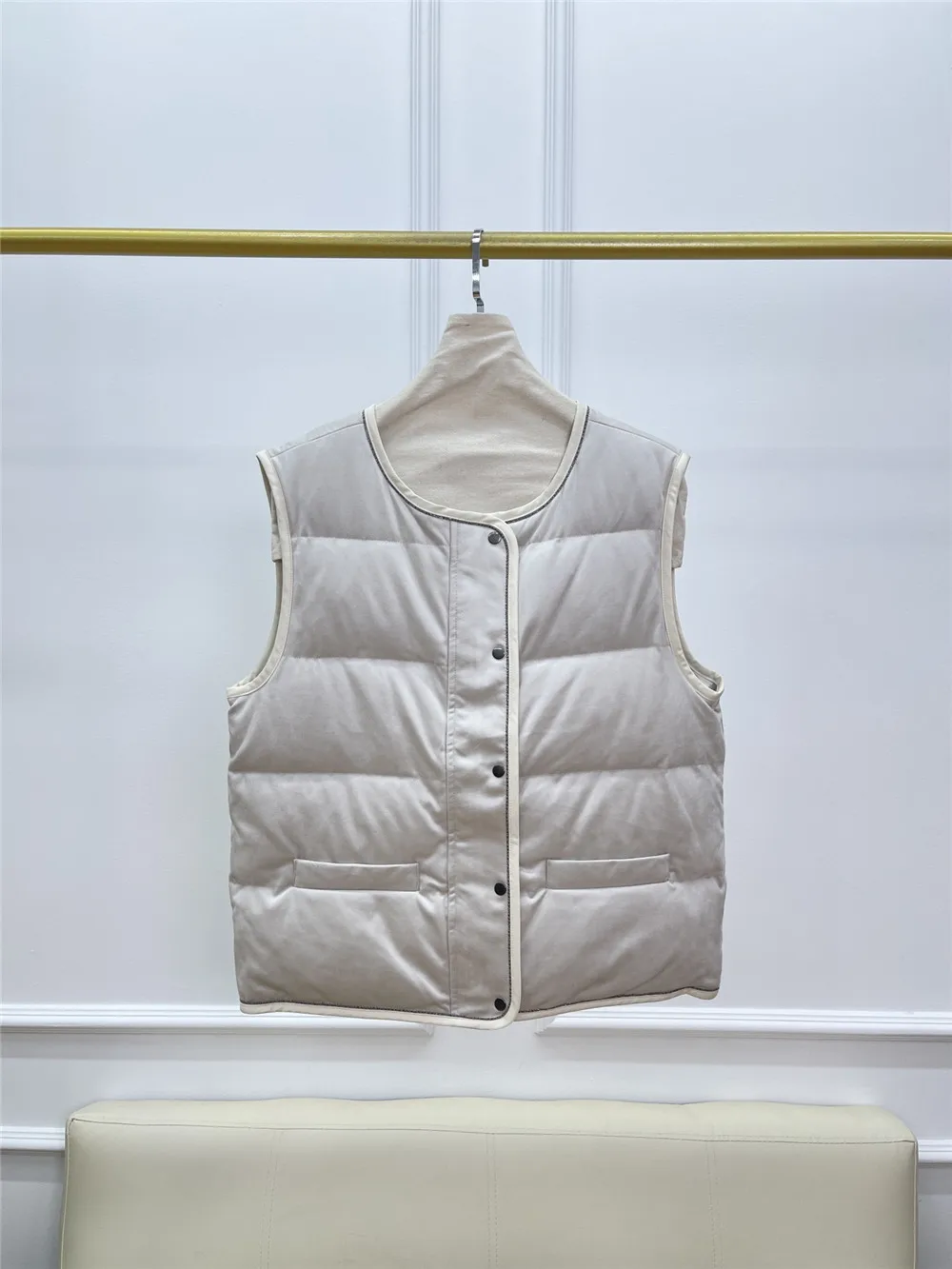 Зимний пуховый жилет женская однобортная куртка без рукавов с круглым вырезом и