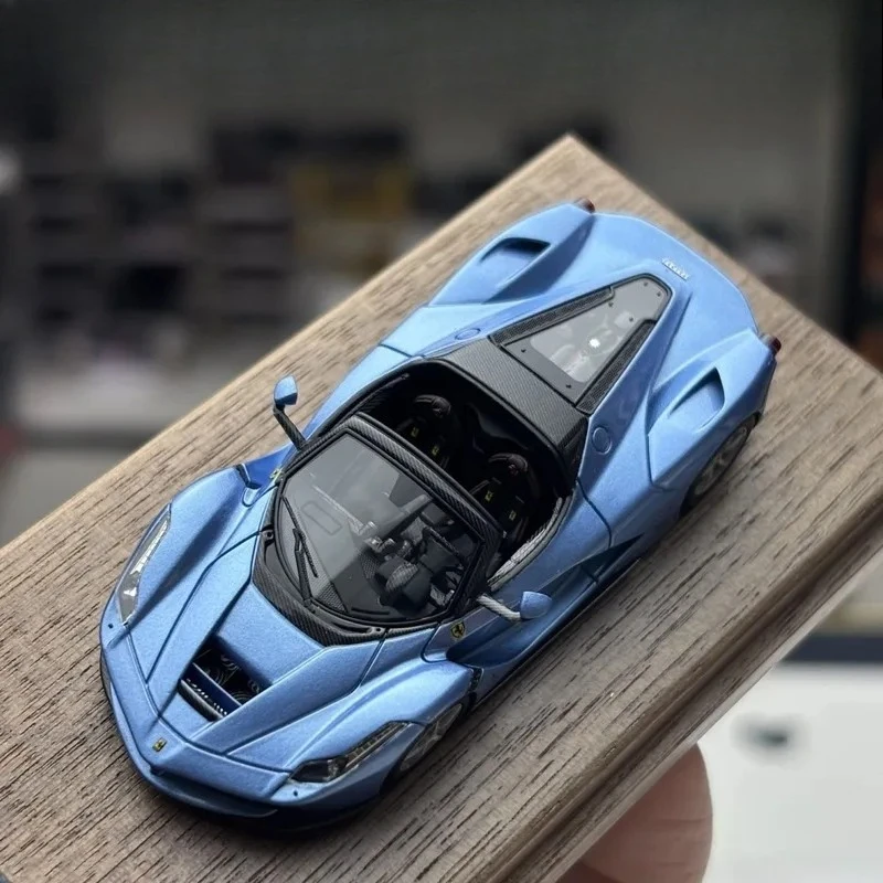 Фото Масштабная модель 1/64 DMH LaFerrari: Новинка, уже в продаже! Коллекционное издание из литой смолы, идеальный подарок на праздник. №2