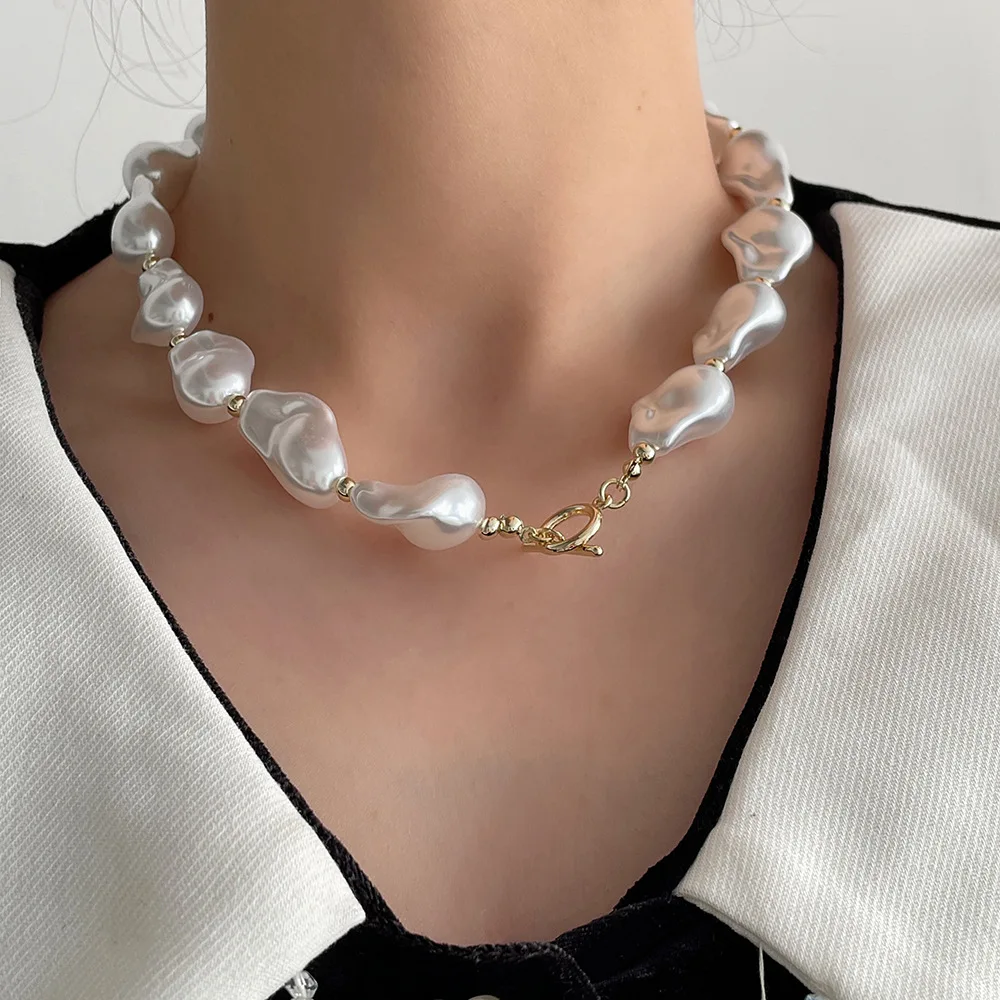 

New French Retro Classic Large Irregular Baroque Pearl OT Buckle Necklace Trend Temperament and All-match Clavicle Necklace