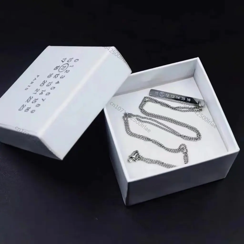 

Maison Margiela Necklace Men Women Fashion MM6 Luxury Titanium Steel Pendant Classic Nameplate Neck Chain Couple Jewelry Joyas