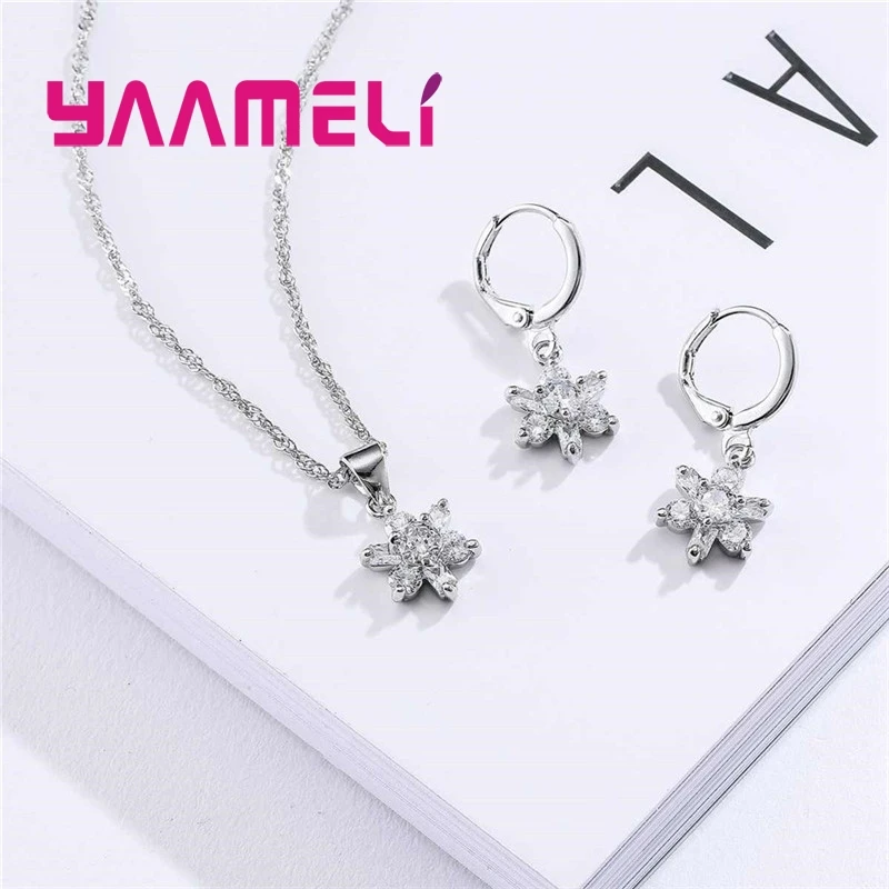 Комплект из колье и серёг серебра 925 пробы с фианитом