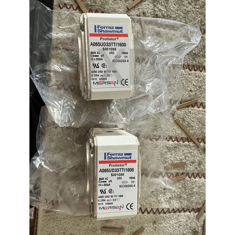 

Fuses: A065UD33TTI1500 650VAC URD 1500A F302064 / A065UD33TTI1600 S301086 / A065UD33TTI1800 T301087 aR