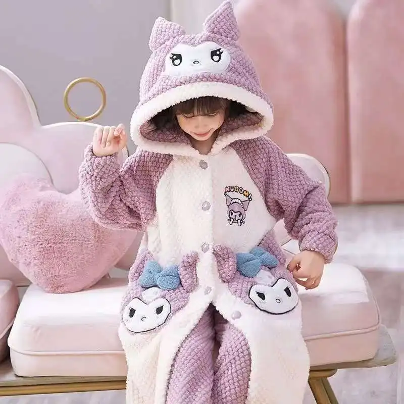 Фото Sanrio Kuromi, 2 шт., кавайные бархатные пижамные комплекты для родителей и детей, утепленный повседневный домашний костюм с вышивкой в стиле аниме для девочек и мальчиков №4