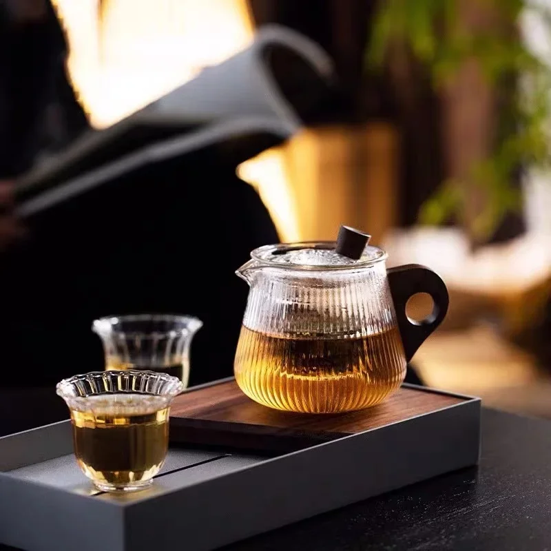 Термостойкий стеклянный чайник в полоску с деревянной ручкой китайский чайный