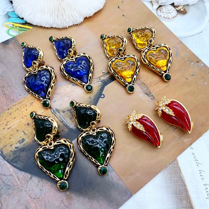 

Lovely Heart Romantic Earrings Clip Resin Hammered Yellow Blue Green Red Colors Vintage Jewelry
