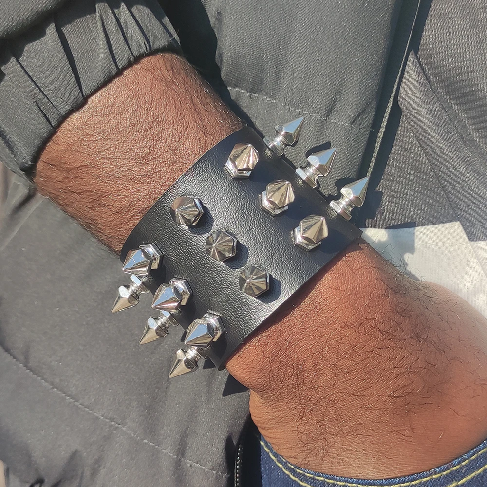 

Vintage Leather Bracelet Three Row Cuspidal Spikes Rivet Stud Wide Cuff PU Leather Punk Gothic Rock Unisex Bracelet Men Jewelry