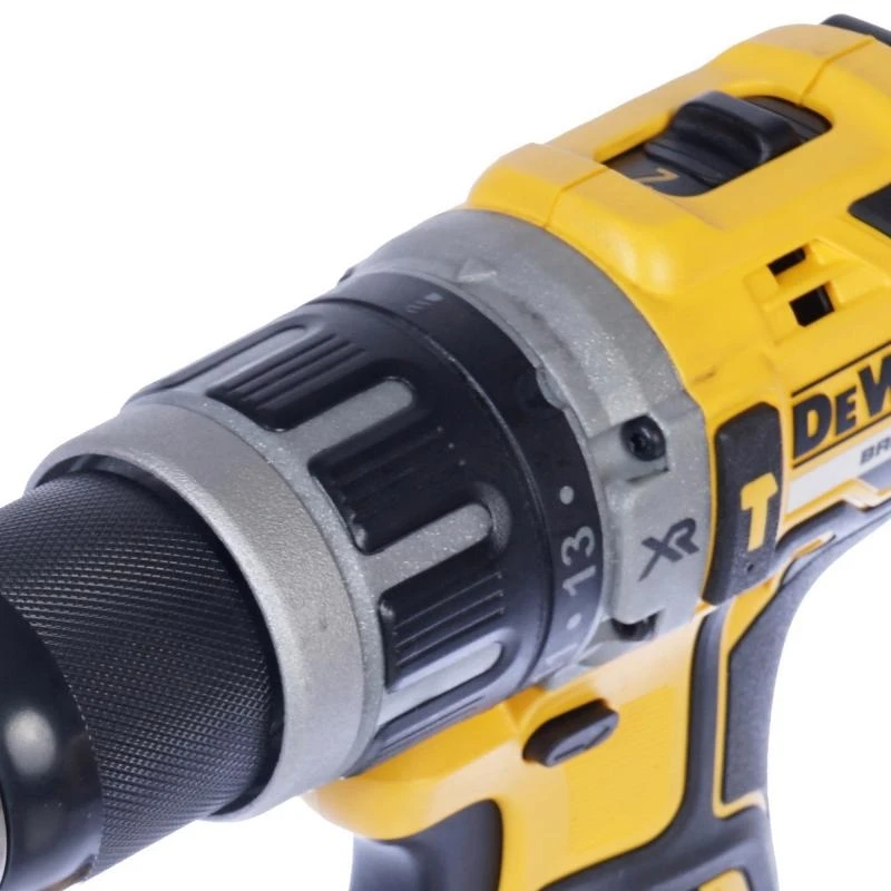 Дрель-шуруповерт аккумуляторная DeWalt DCD796P2 (2 Li-Ion батареи напряжение 18В 2 скорости