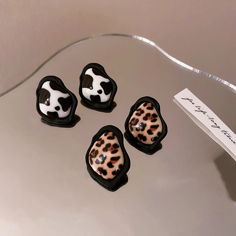 

Fashion Simple Irregular Stud Earrings Women's Fashion Leopard Print Personality Retro Lady Jewelry Wild Earrings