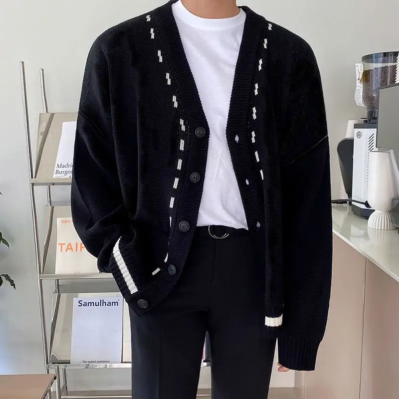 

2023 Men's Spring Autumn New Korean Sweater Cardigan Coats Male V-neck Loose Overcoats Men Long Sleeve Knitted Jackets L211