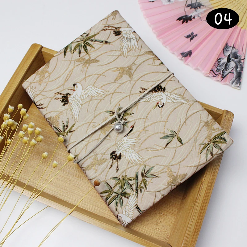 

Льняная обложка для книги AVK3735