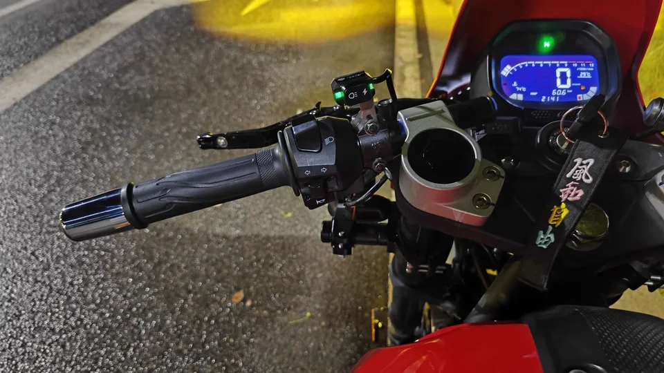 Фото Утяжелители руля (600 г) для Kawasaki Z900, Ninja 400, ZX10R, ZX14R, Z1000, ZRX 1990-2020, черные, хромированные, для снижения вибраций №2