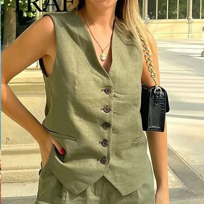 Жилет женский летний на пуговицах без рукавов