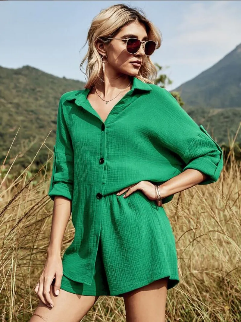 

Женский хлопковый комплект с шортами, повседневный комплект из двух предметов зеленого цвета на пуговицах, розово-красная рубашка с длинным рукавом и шорты белого цвета, лето 2023