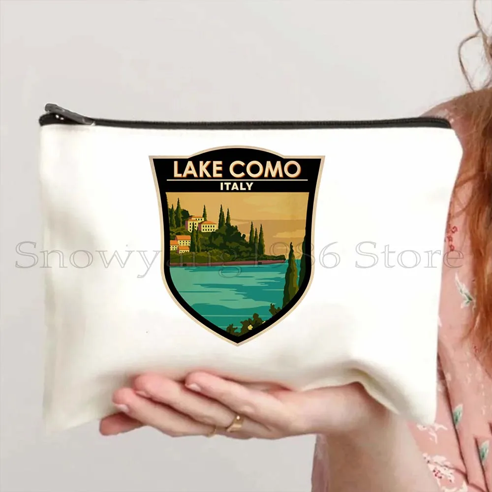 Косметичка с рисунком Amazon River Lake Como Petra Jordan Помпеи колоколья Рокки йелстоун Зион