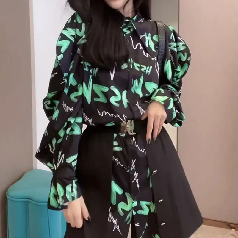 

Корейская стильная блузка с буквенным принтом и поясом, весенне-осенняя Повседневная Женская одежда в стиле пэчворк, рубашка средней длины для поездок с отложным воротником