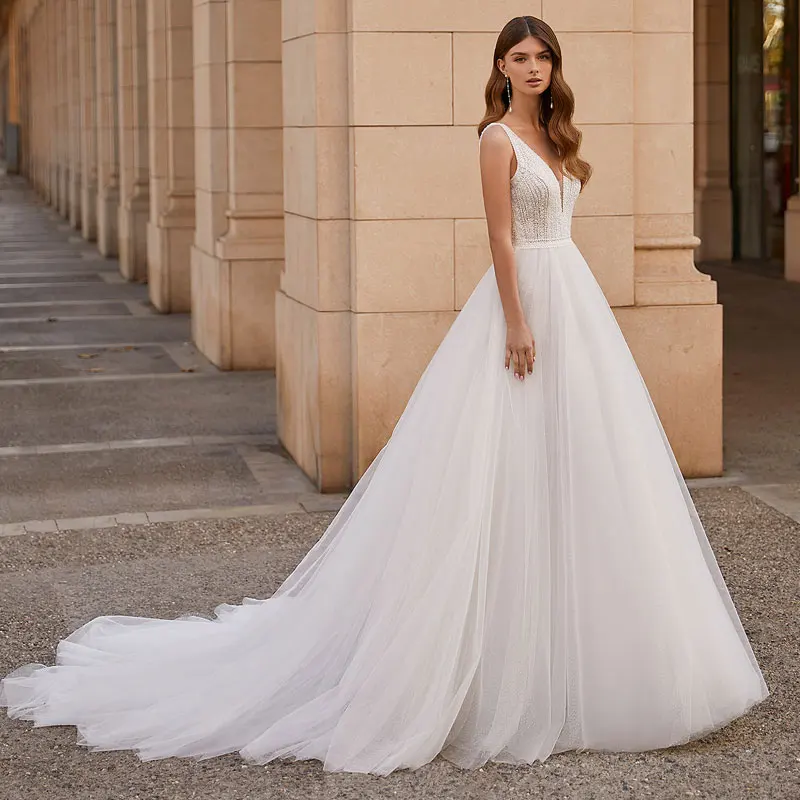 

Challoner Modern V-neck Tulle Appliques Wedding Dress For Women Sleeveless Chapel Train Vestido De Novia Bridal Gown Custom Made
