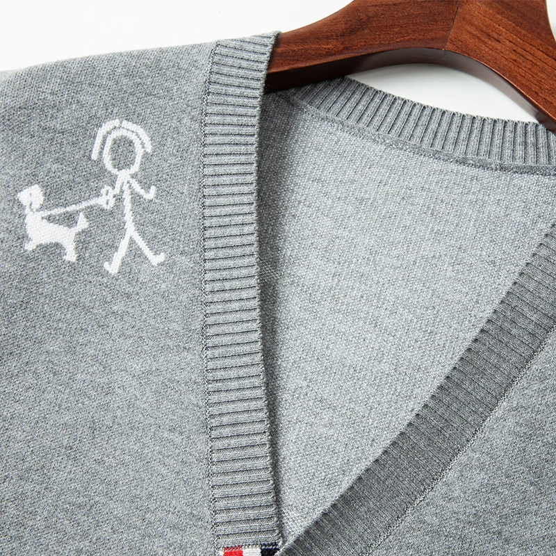 Мужской трикотажный кардиган с V-образным вырезом на пуговицах