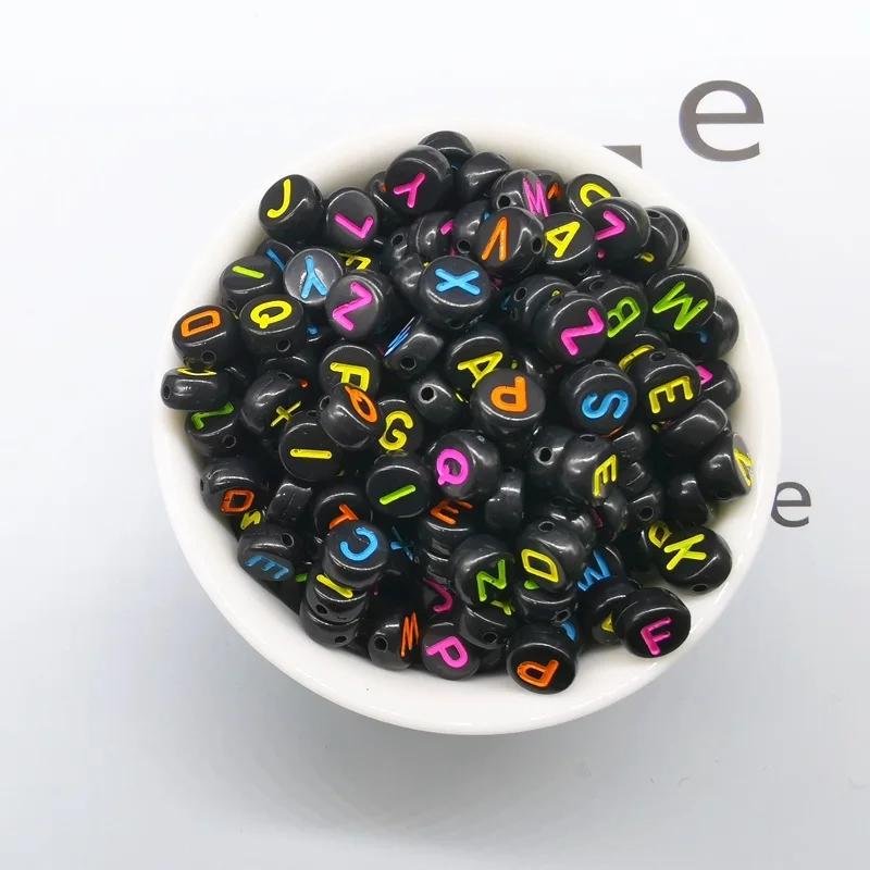 100 шт. 7 мм Смешанные квадратные акриловые алфавитные бусины россыпью разделенные