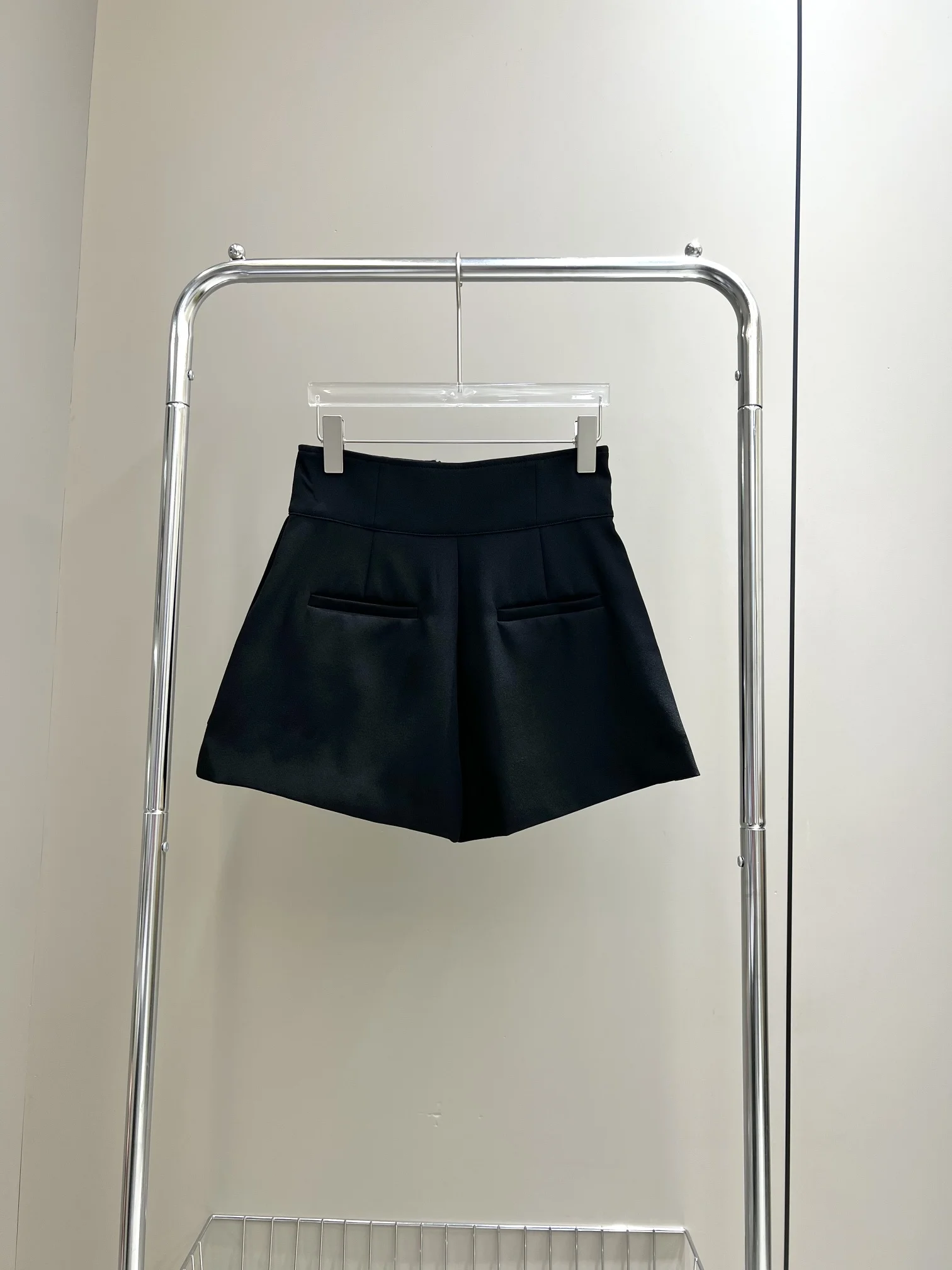

23 Autumn and winter new high-waisted suit shorts, three-dimensional perfect trouser shape to raise hips and slim legs729