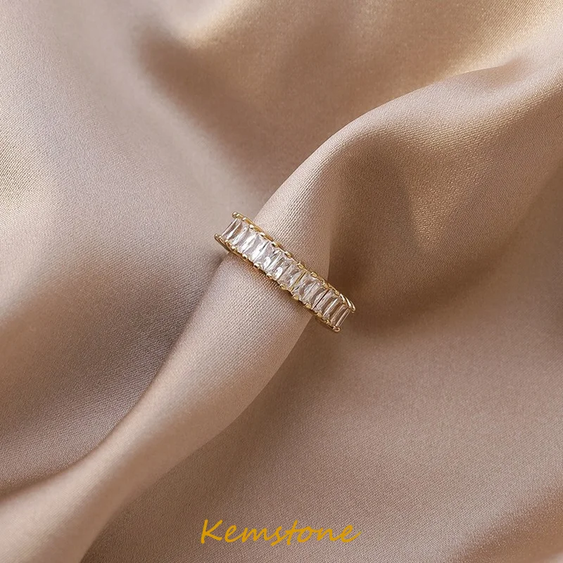 Роскошное блестящее позолоченное кольцо Kemstone с кубическим цирконием и белым