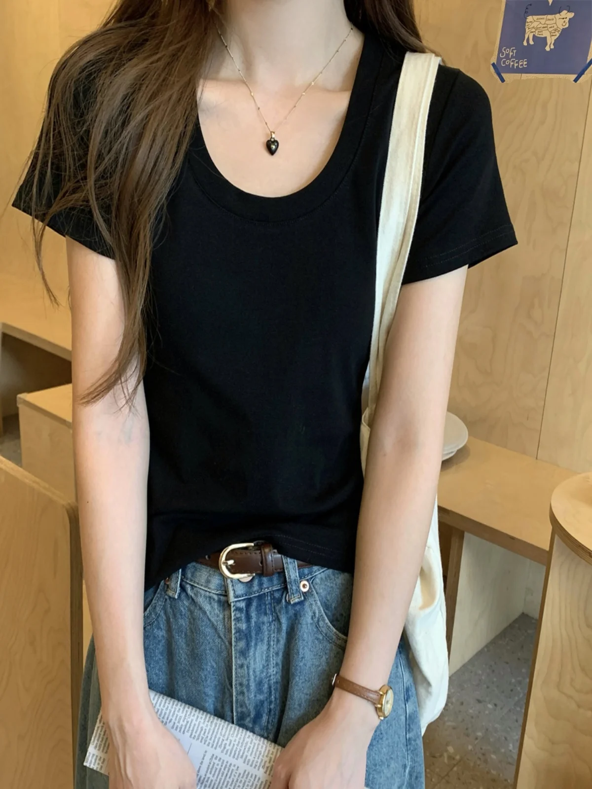 Женская летняя футболка с открытыми плечами и коротким рукавом U-образным