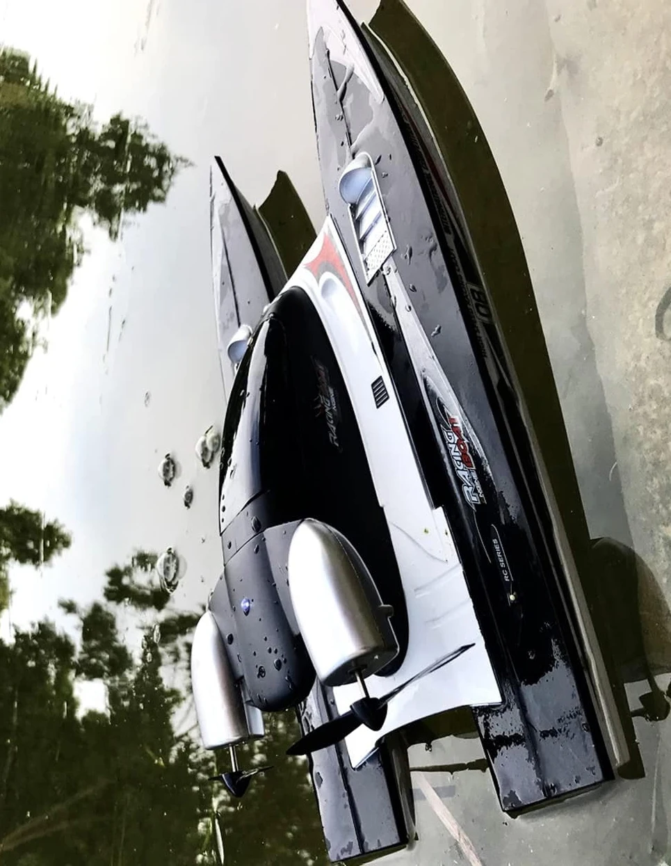 Скоростная лодка на радиоуправлении 25 + км/ч ветроподавляемая средняя и большая