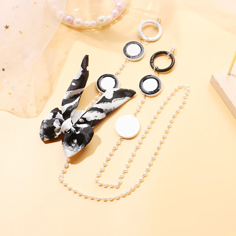 

Retro Pearl Bow Glasses Chain Mask Lanyard Black And White Acrylic Cap Chain Anti-Lost Rope Sunglasses Chain Multi-Purp Lanyard