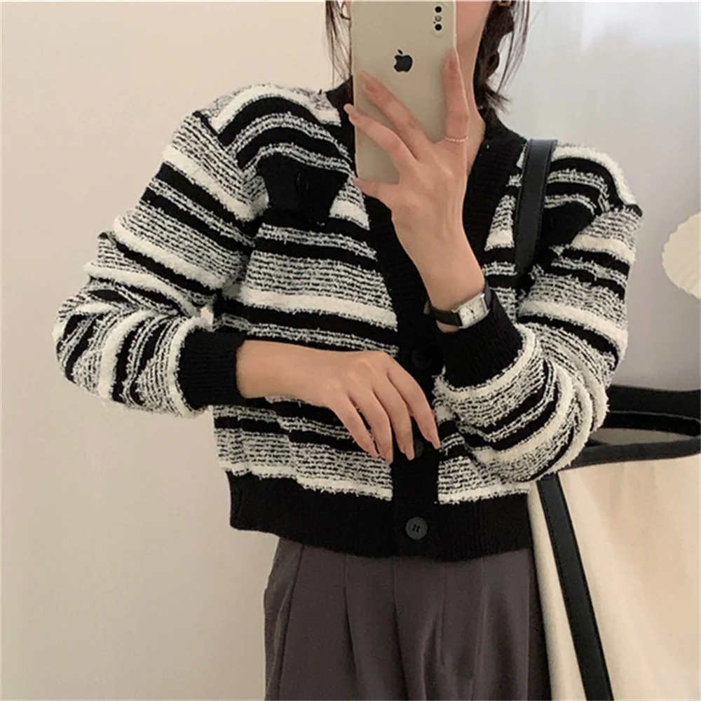 

Лидер продаж, Женский трикотажный кардиган HziriP в уличном стиле, новинка 2022, шикарные винтажные тонкие свободные повседневные нежные свитер...