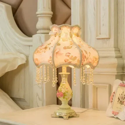 Настольная лампа в европейском стиле