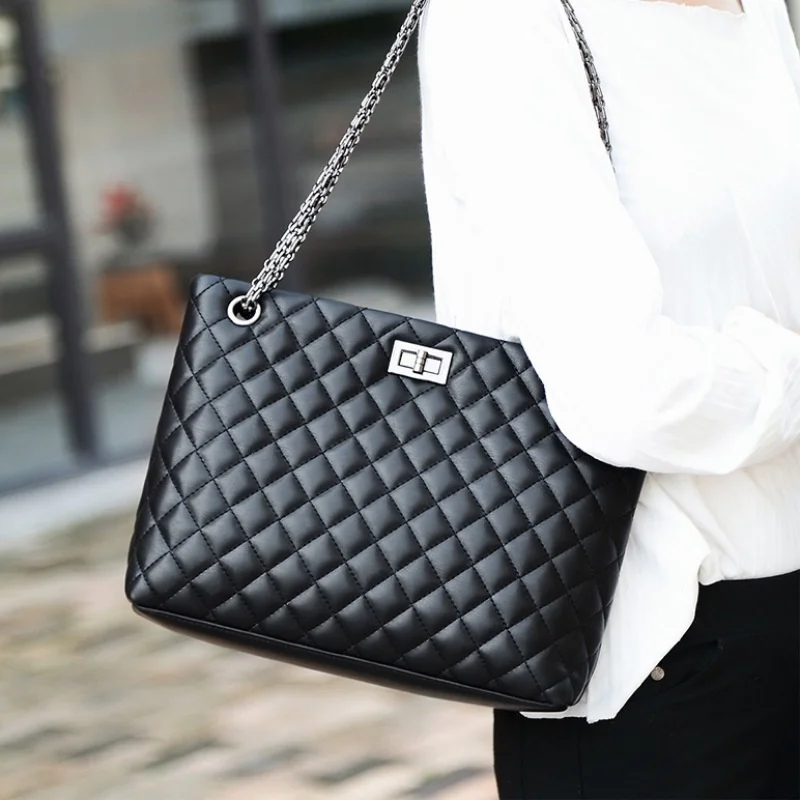 

Женская сумка-тоут на плечо, с цепочкой