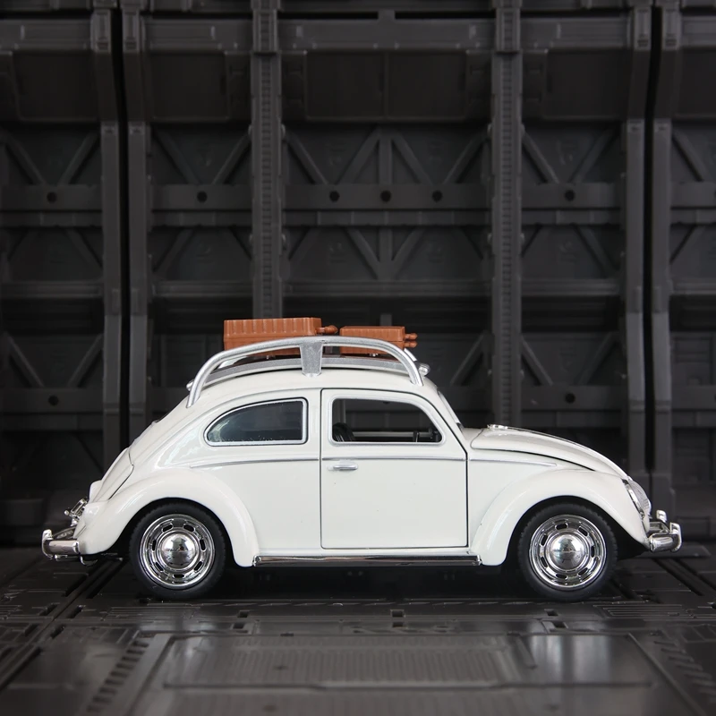 Фото Модель автомобиля Volkswagen Beetle из сплава 1:32, двери с обеих сторон, которые можно открыть, а также передний капот и дверь багажника можно открыть. №2