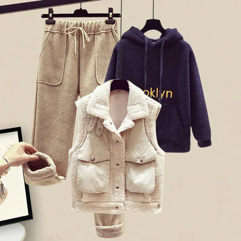 Рисунок 4 - Осенне-зимний женский комплект