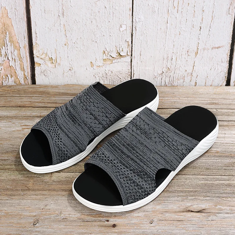Large size flying hole slippers 2023 summer new women wear light flat casual sandals and slippers