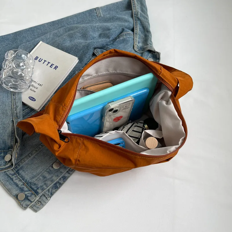 Простая и универсальная водонепроницаемая нейлоновая повседневная сумка на